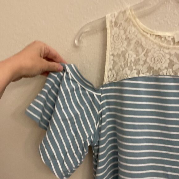 👗👗UMGEE USA BLUE & WHITE COLD SHOULDER DRESS WITH A LACE!! SIZE SMALL👗👗 - Picture 6 of 7